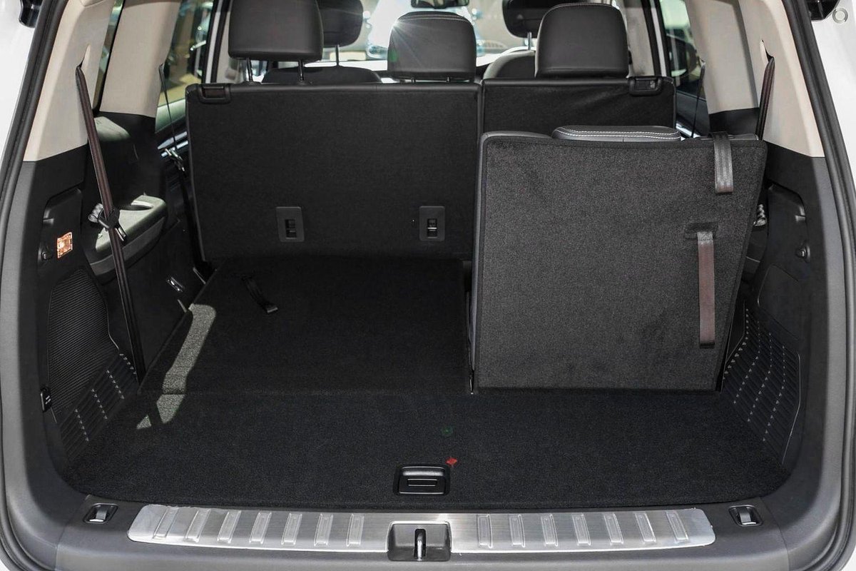 2025 LDV D90 Executive SV9A MY25 4X4 Dual Range image 11