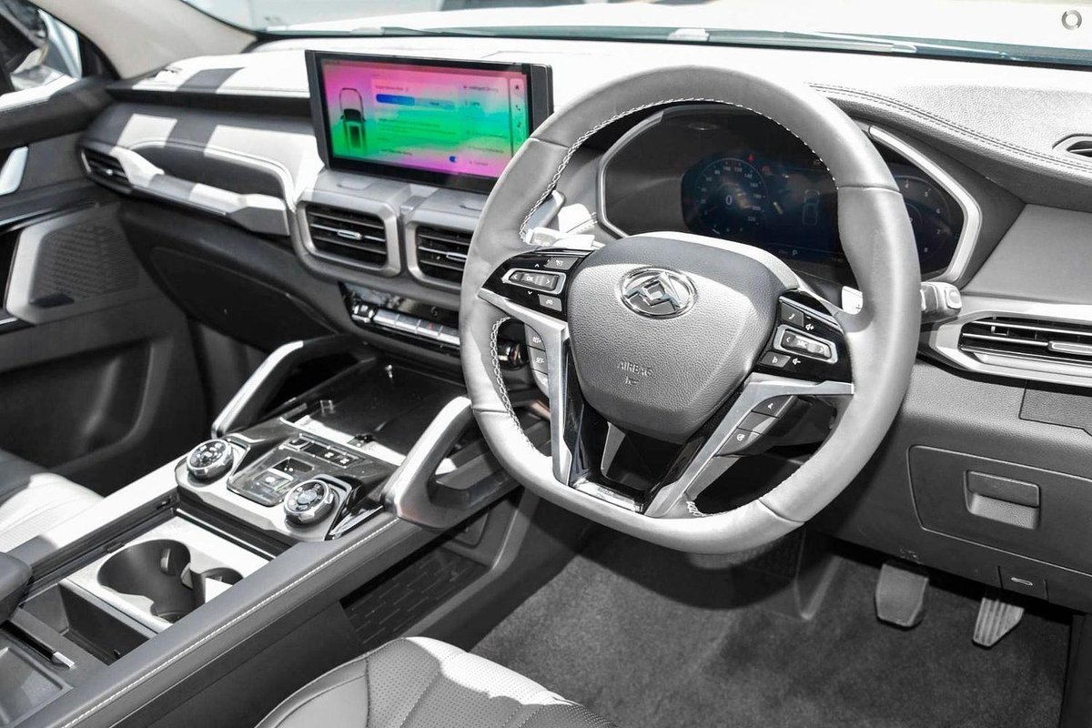2025 LDV D90 Executive SV9A MY25 4X4 Dual Range image 7