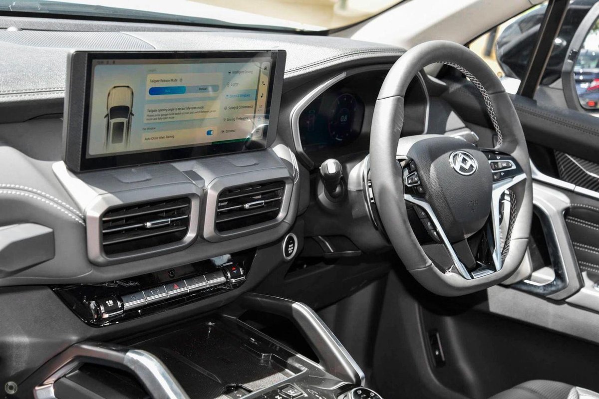 2025 LDV D90 Executive SV9A MY25 4X4 Dual Range image 9