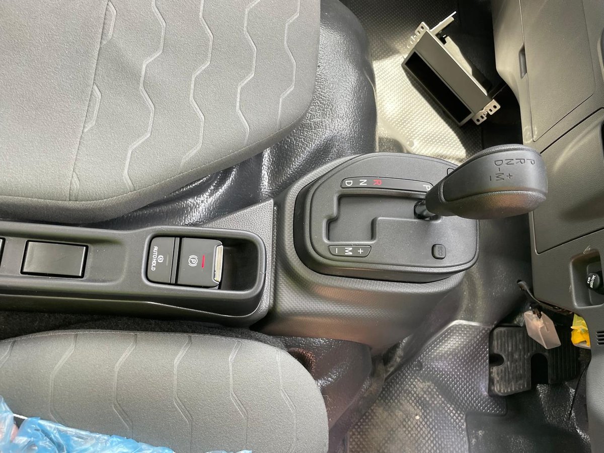 2025 Isuzu Nlr 45-150 image 18