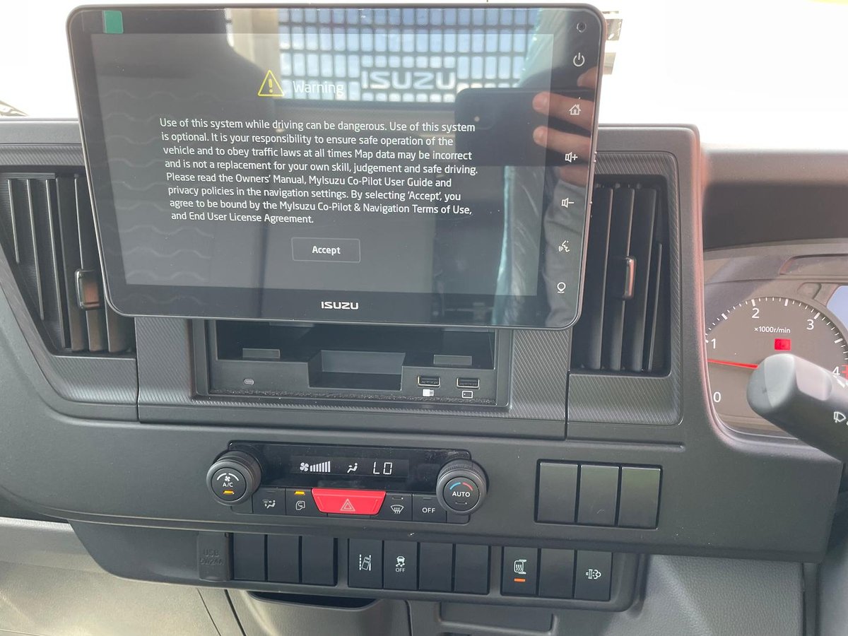 2025 Isuzu Nlr 45-150 image 17
