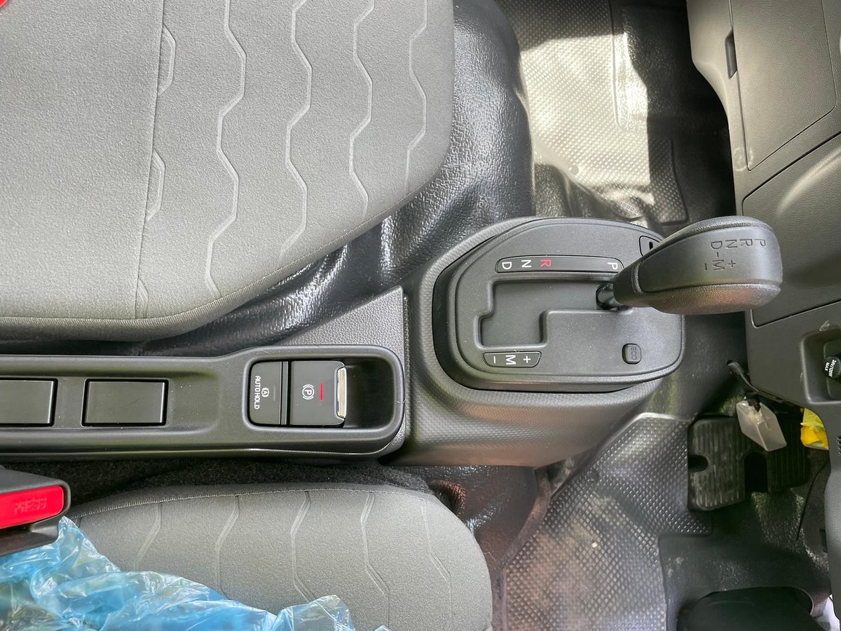 2025 Isuzu Nlr 45-150 image 19