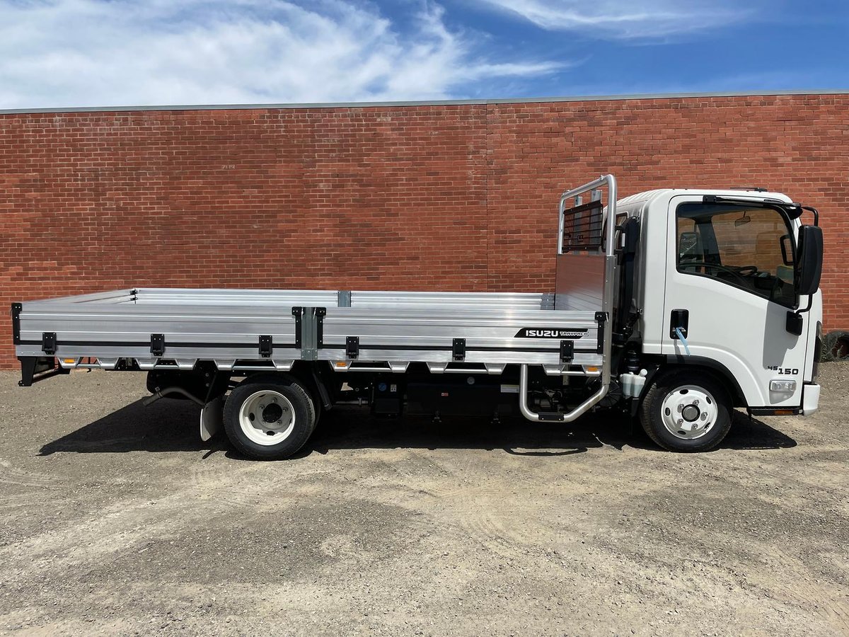 2025 Isuzu Nlr 45-150 image 2