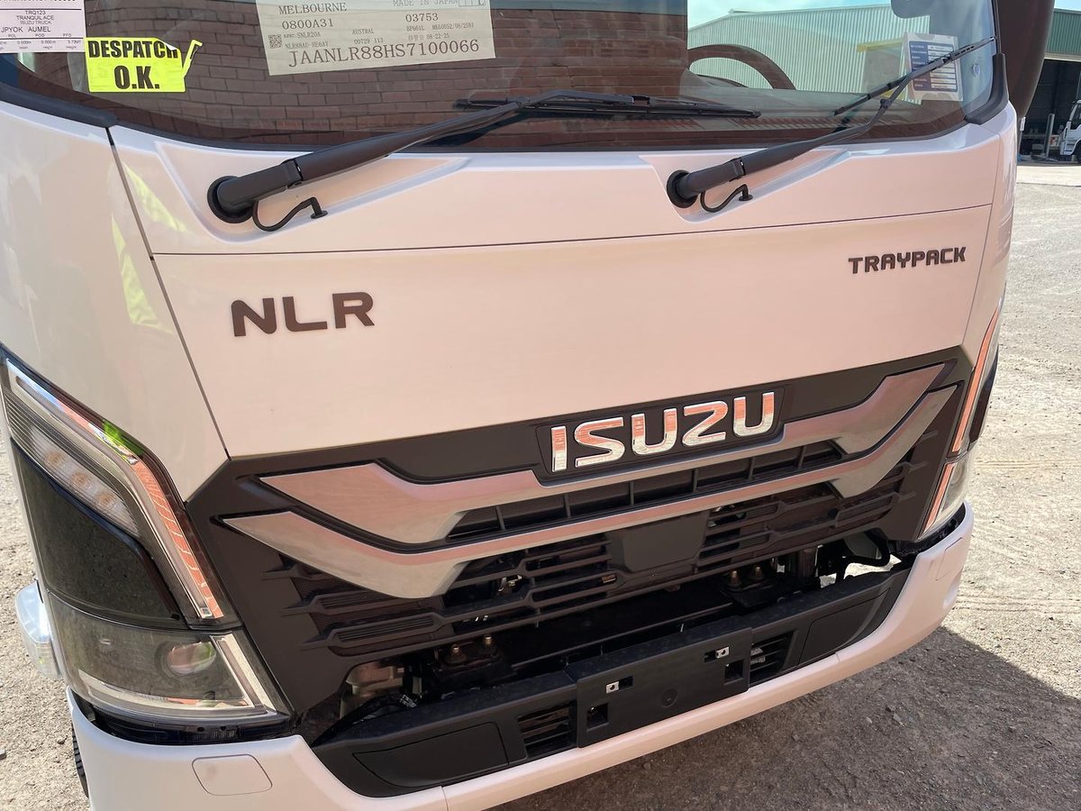 2025 Isuzu Nlr 45-150 image 11