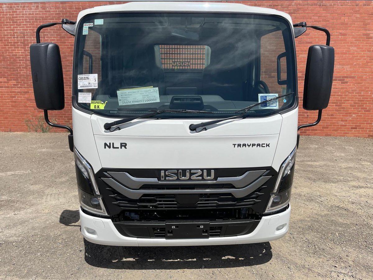 2025 Isuzu Nlr 45-150 image 9