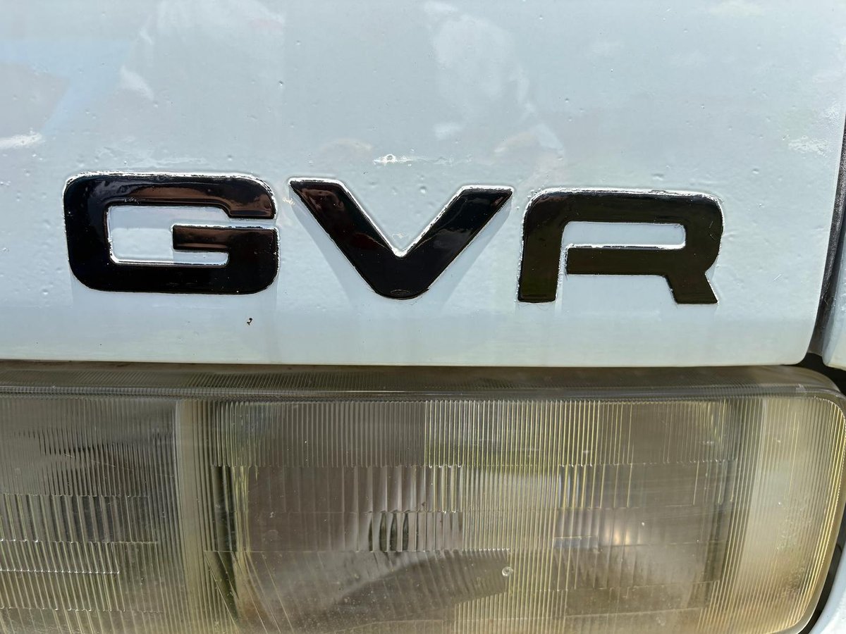 2002 Isuzu Gvr image 8