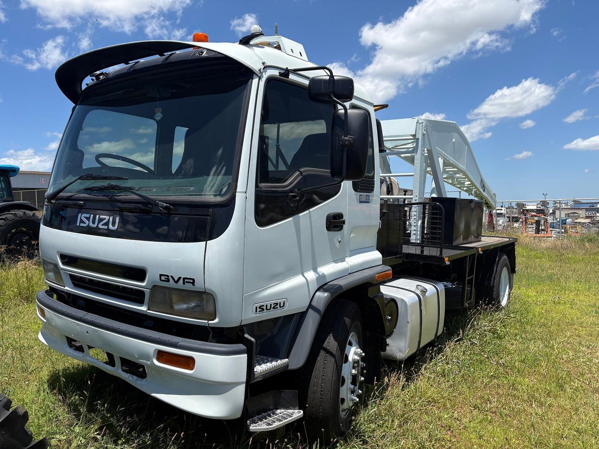 2002 Isuzu Gvr image 3