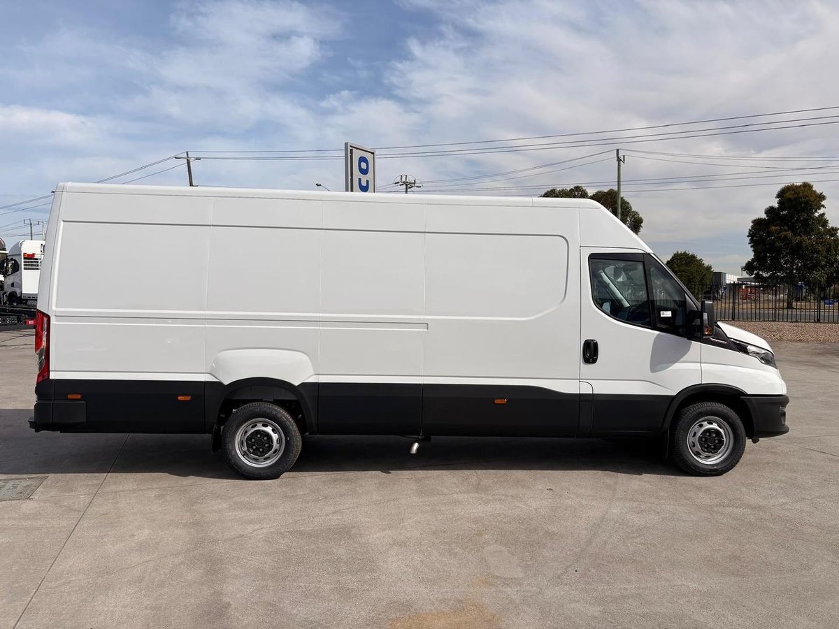 2025 Iveco Daily 35S14V image 8