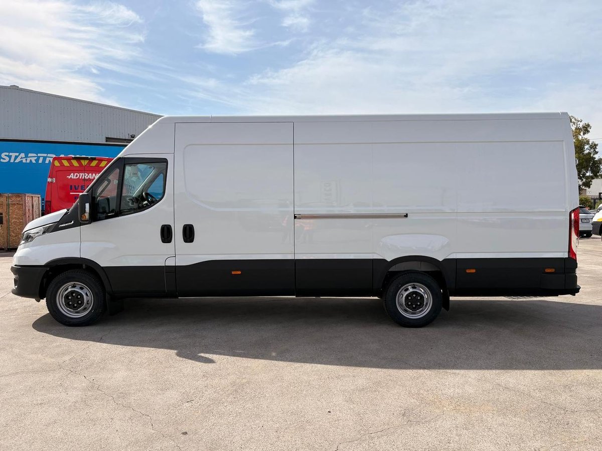 2025 Iveco Daily 35S14V image 3