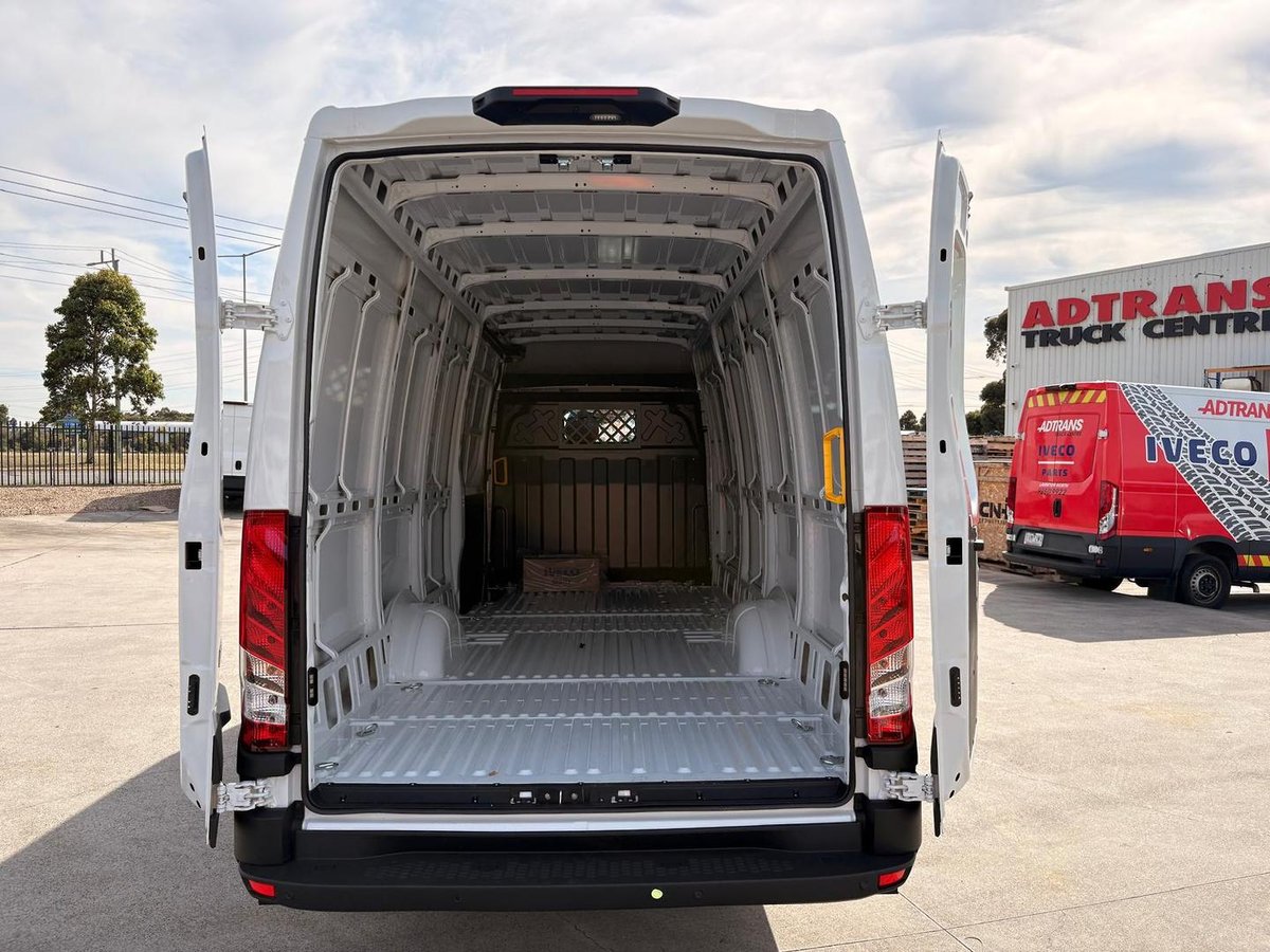 2025 Iveco Daily 35S14V image 10
