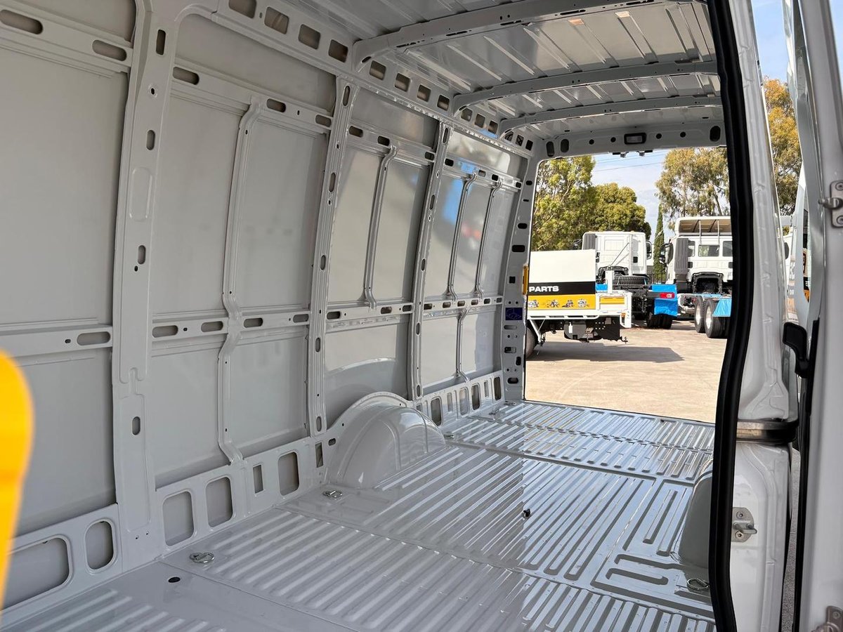 2025 Iveco Daily 35S14V image 12