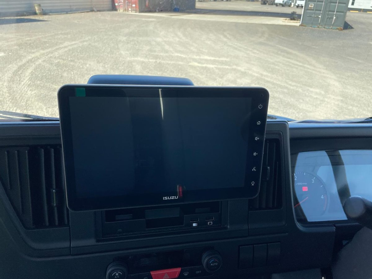 2025 Isuzu Nlr 45-150 image 13