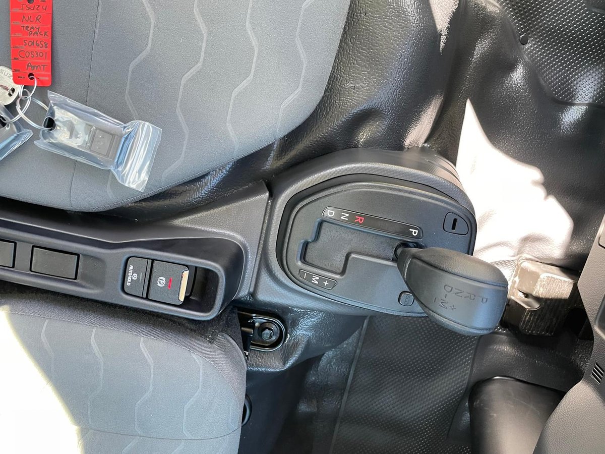 2025 Isuzu Nlr 45-150 image 14