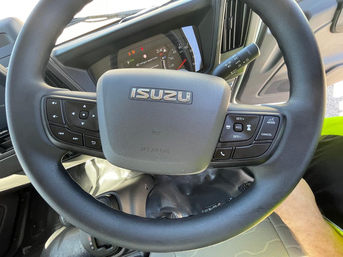 2025 Isuzu Nlr 45-150 image 17