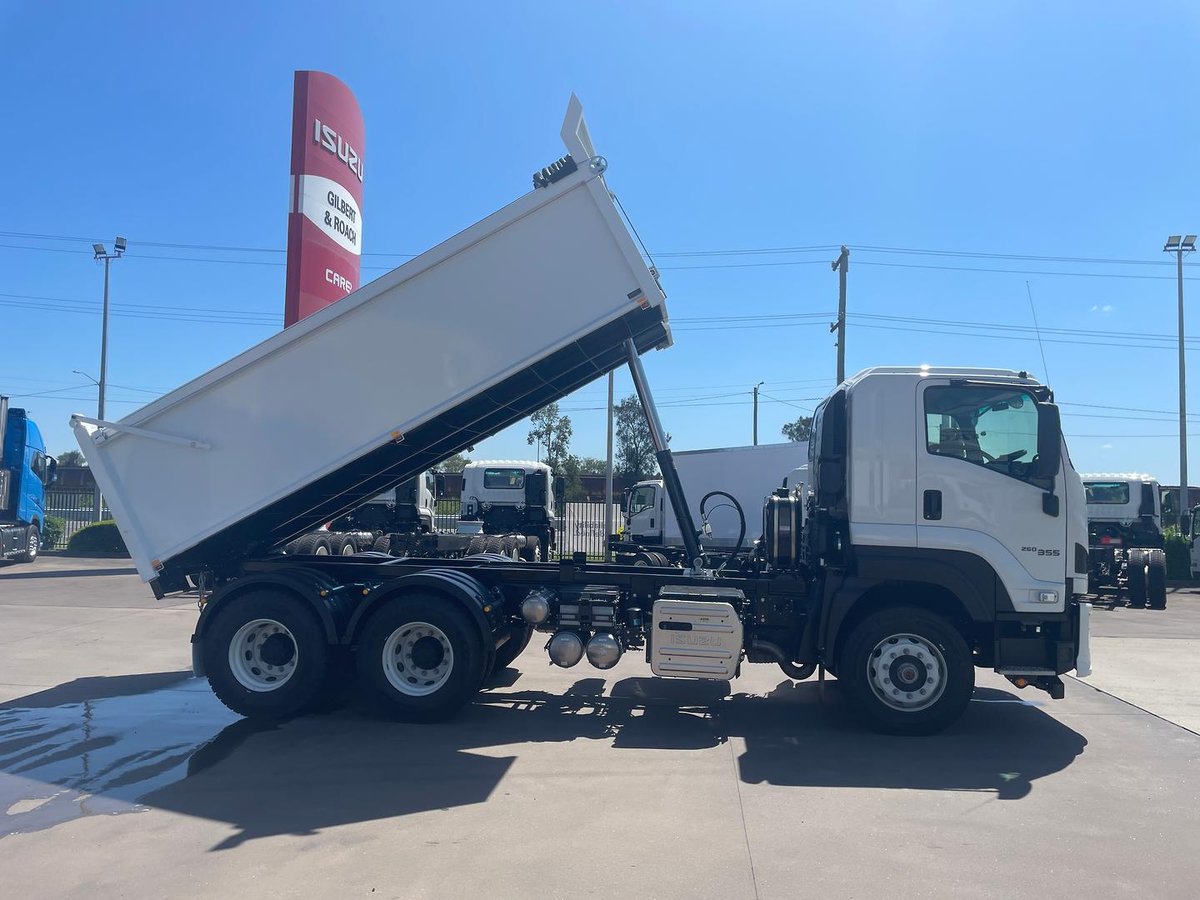 2025 Isuzu Fxz 260-355 At R45 Custom Tipper image 10