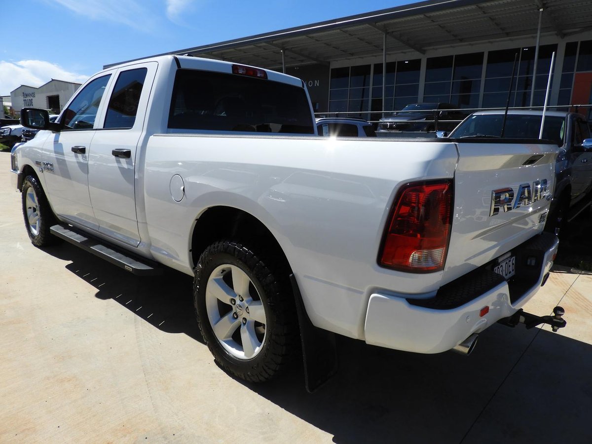 2022 RAM 1500 Express DS MY22 4X4 Dual Range image 4