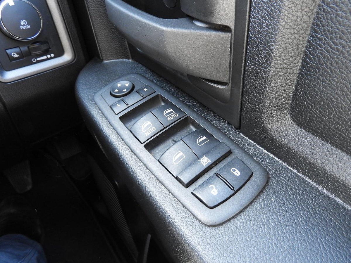 2022 RAM 1500 Express DS MY22 4X4 Dual Range image 19