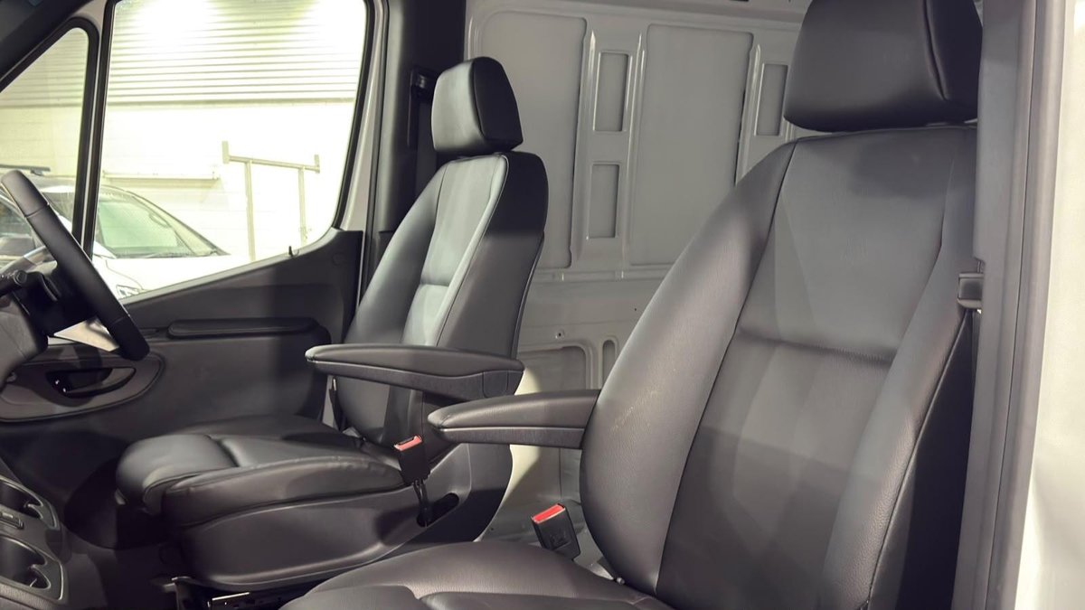 2025 Mercedes-Benz Sprinter image 10