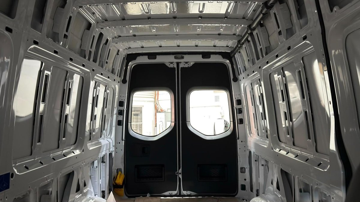 2025 Mercedes-Benz Sprinter image 19