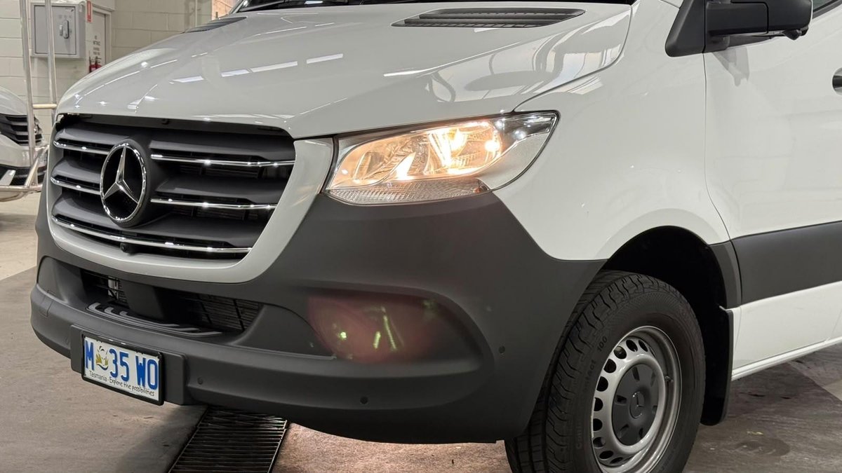 2025 Mercedes-Benz Sprinter image 16