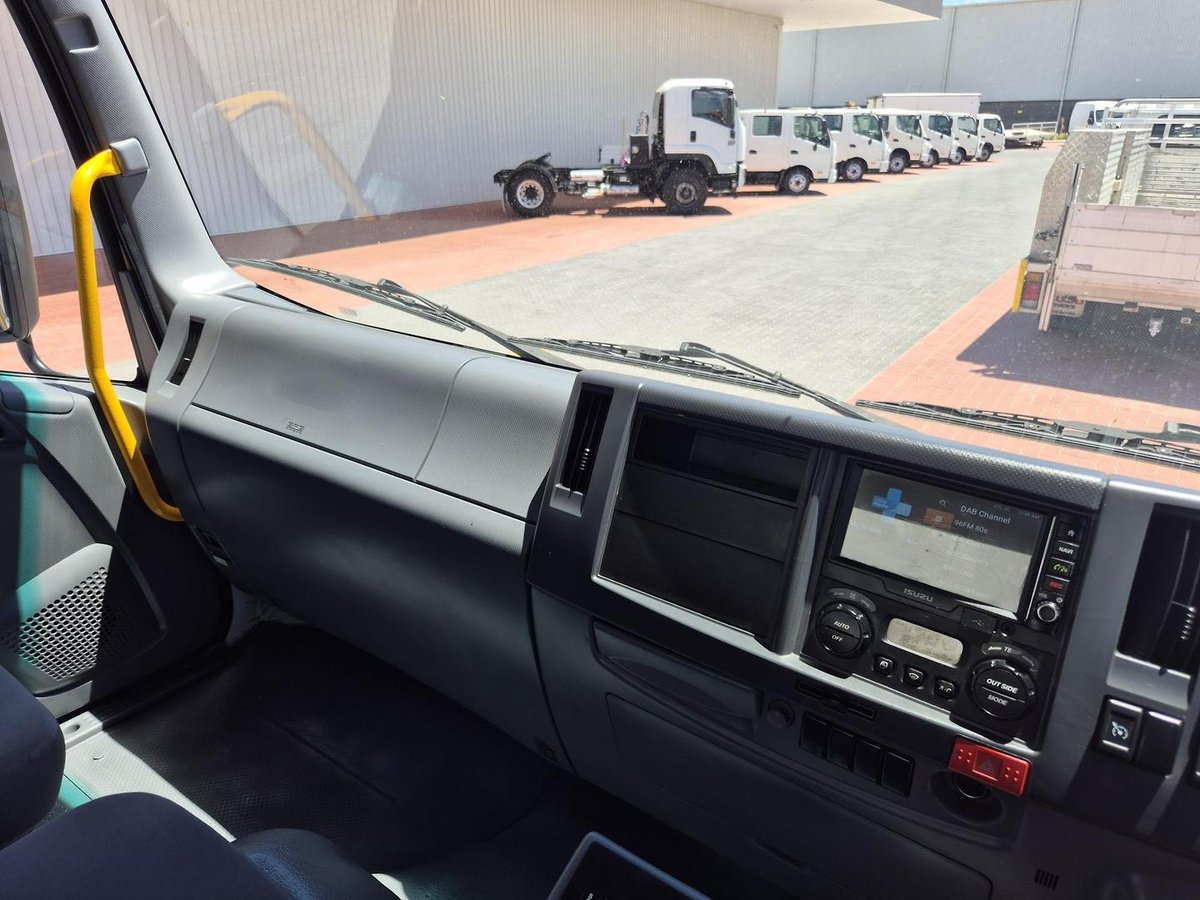 2021 Isuzu Fvl 240-300 Auto 14 Pallet Tautliner/Lift image 3