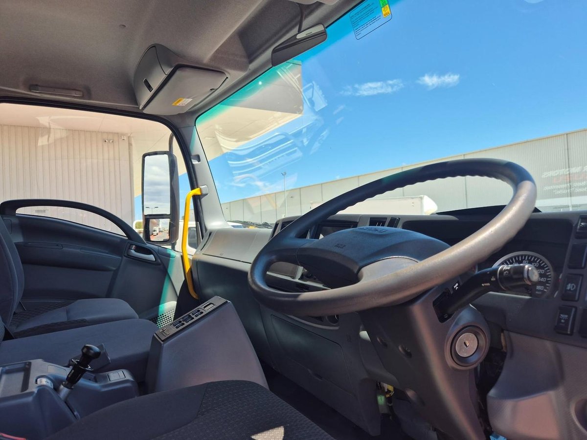 2021 Isuzu Fvl 240-300 Auto 14 Pallet Tautliner/Lift image 10