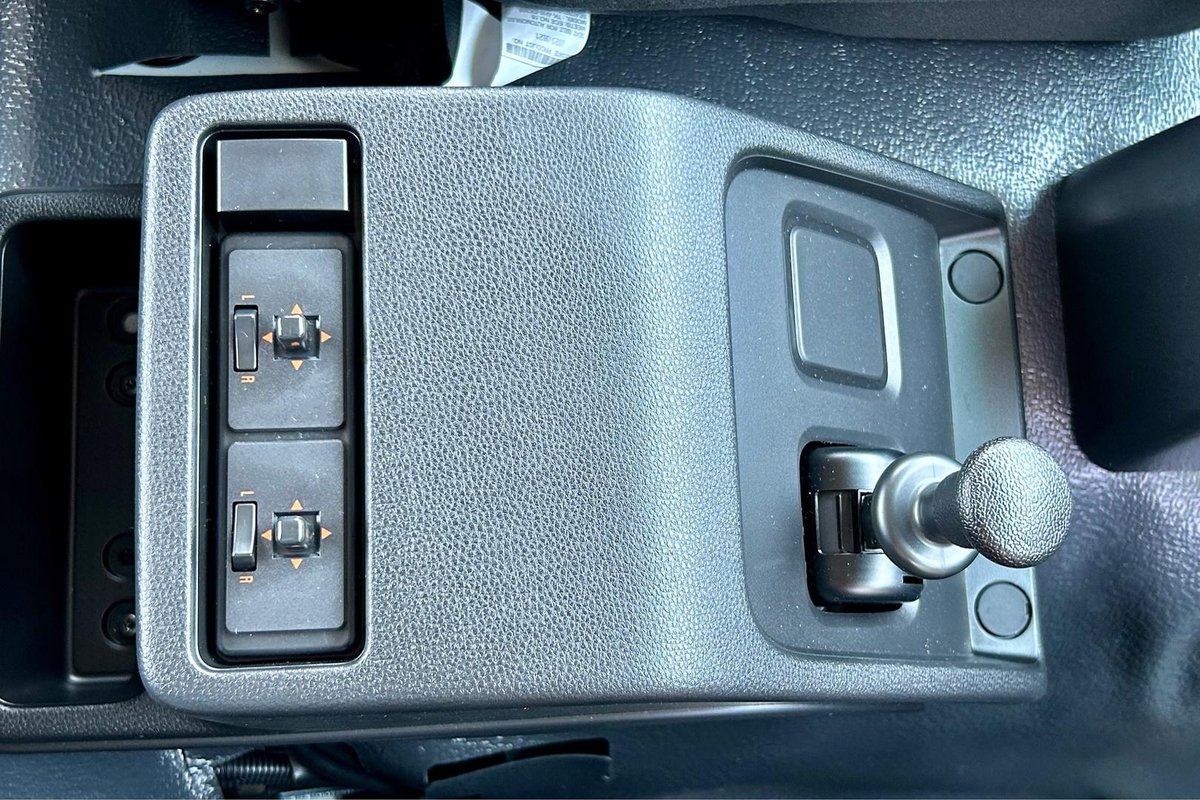 2025 Isuzu F Series FVD 170-300 AT R70 image 24