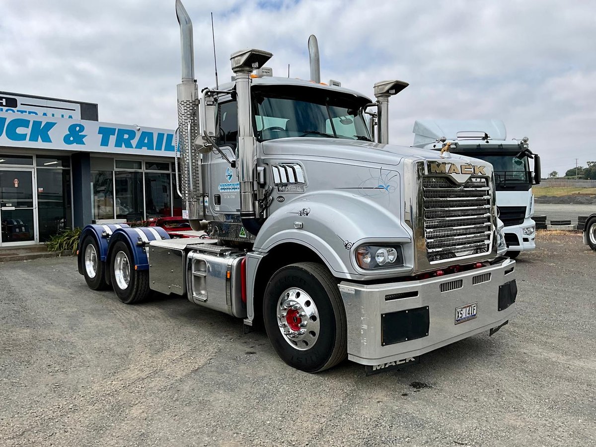 2023 Mack Superliner
