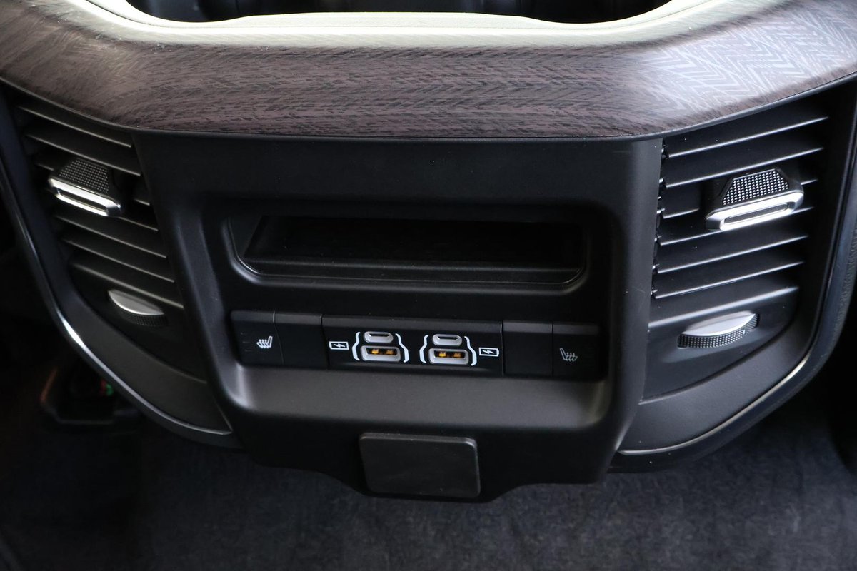 2025 RAM 1500 image 28