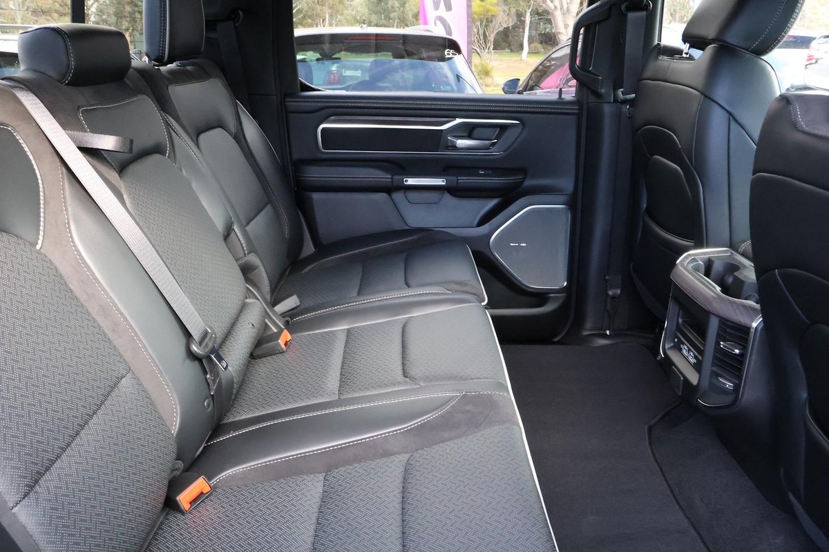 2025 RAM 1500 image 27