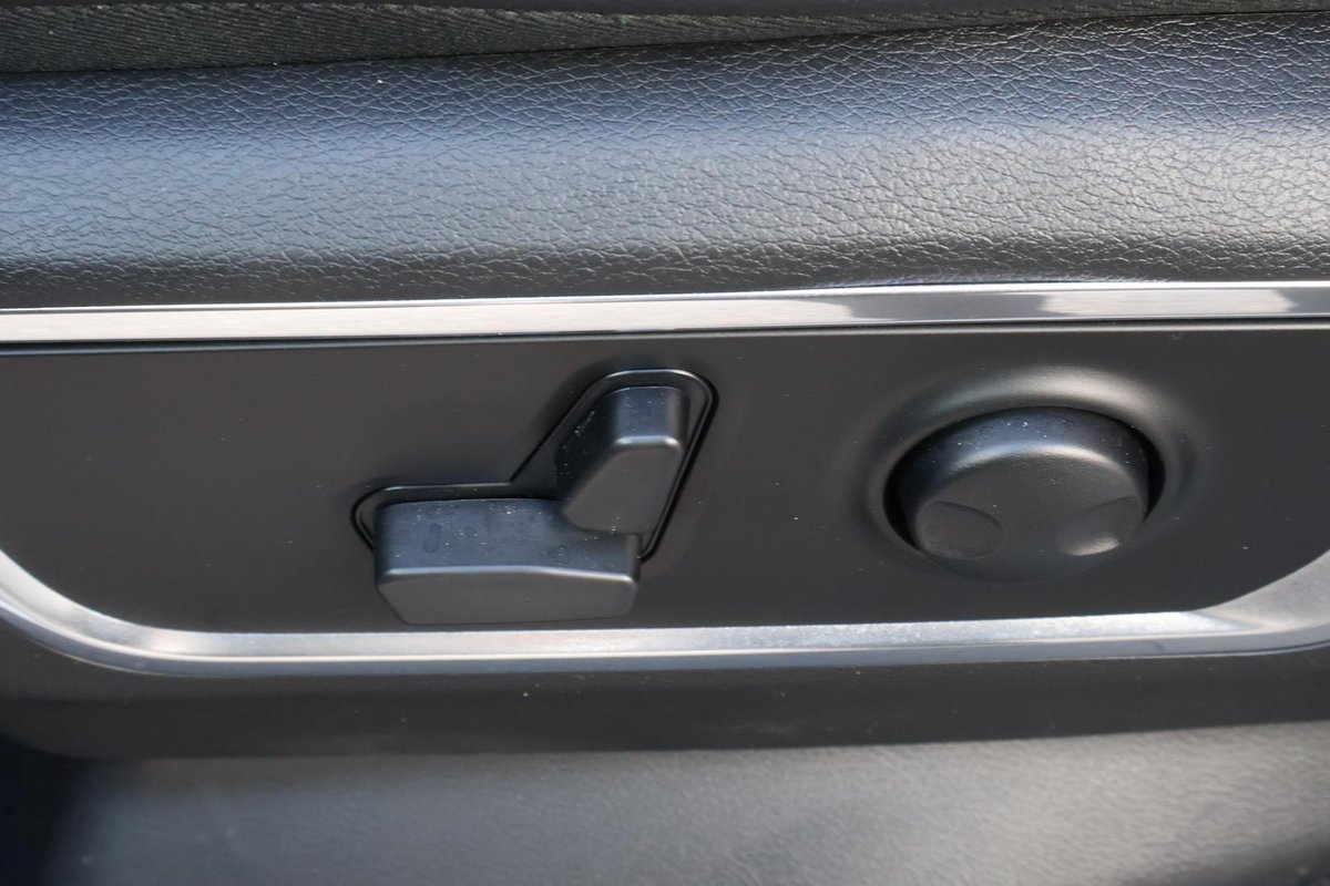 2025 RAM 1500 image 32
