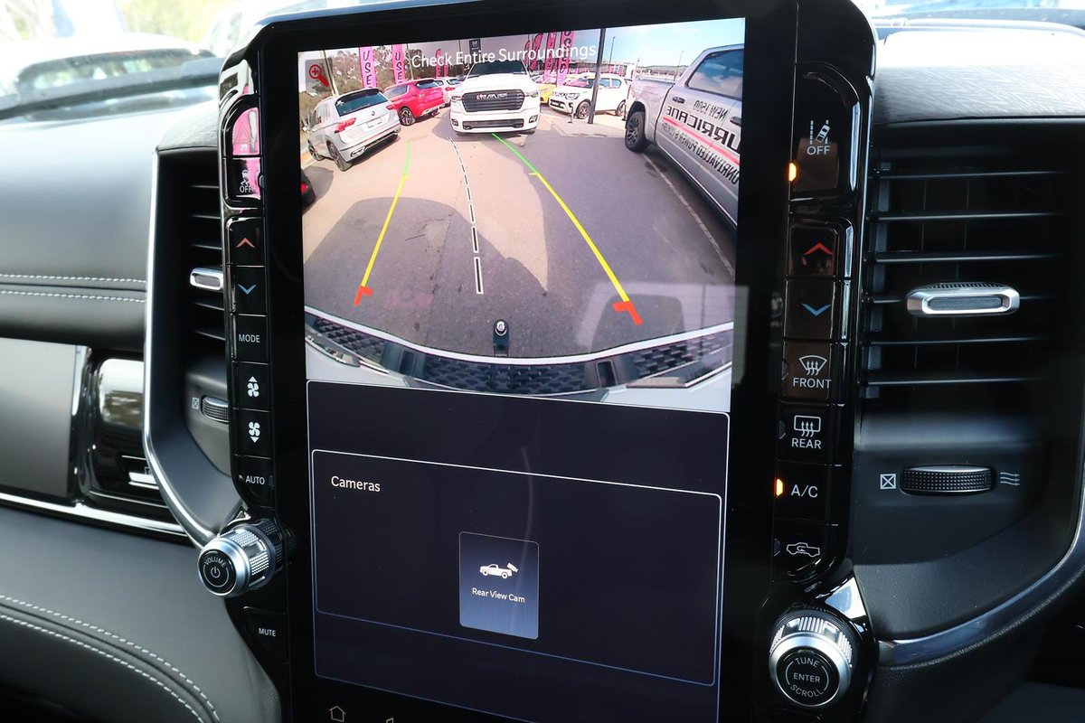 2025 RAM 1500 image 18