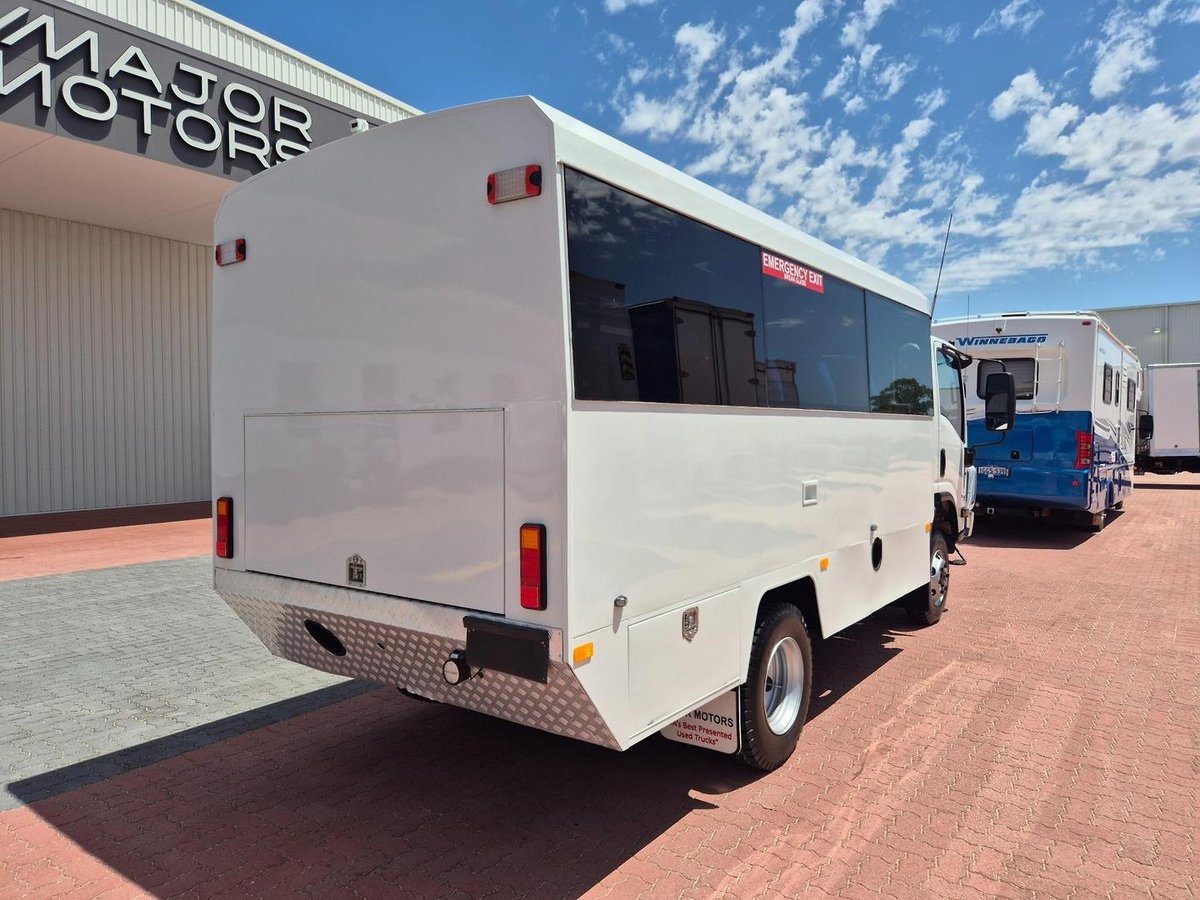2020 Isuzu Nps75-155 Amt 4X4 Coach 18 Seat Bus image 2