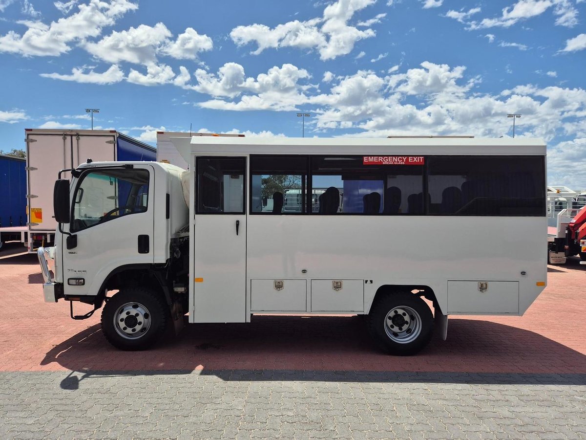 2020 Isuzu Nps75-155 Amt 4X4 Coach 18 Seat Bus image 4