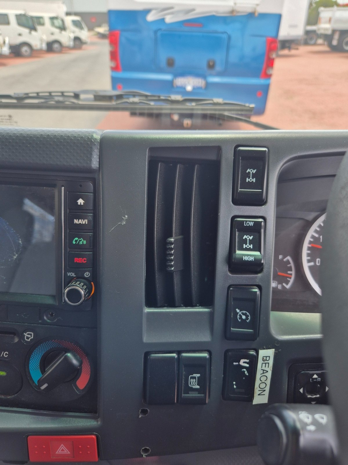 2020 Isuzu Trucks Nps75-155 Amt 4x4 Coach 18 Seat Bus image 16