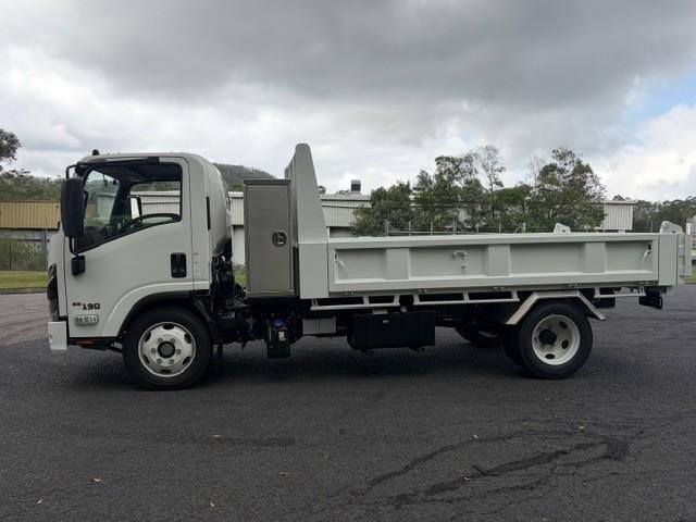 2025 Isuzu Nqr 88/80-190 Am D38 Tipper image 5