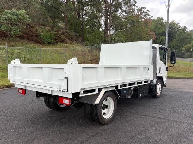 2025 Isuzu Nqr 88/80-190 Am D38 Tipper image 4