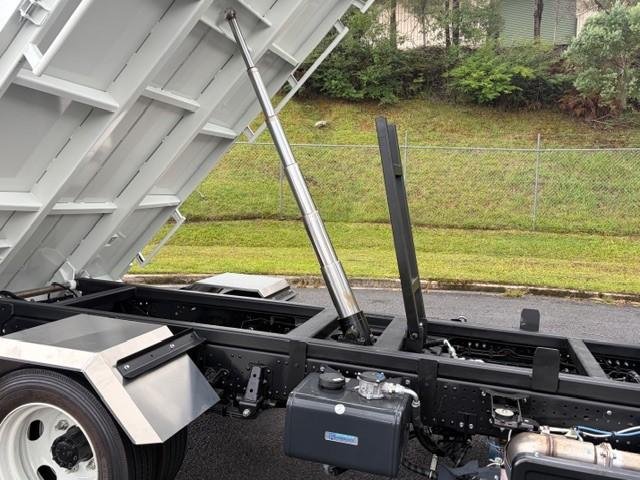 2025 Isuzu Nqr 88/80-190 Am D38 Tipper image 11