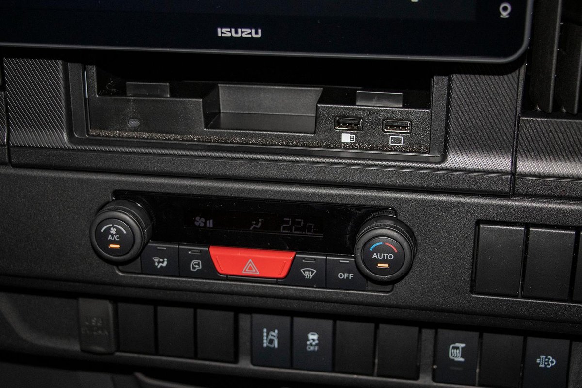 2026 Isuzu Nlr 45-150 Dt Med Tray Pack NLR 45 150 image 10