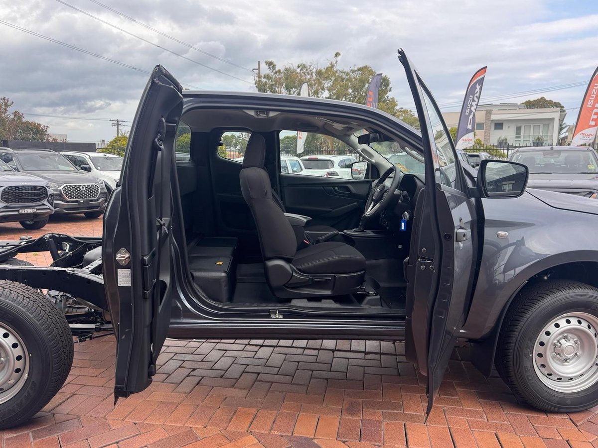 2026 Isuzu D-MAX SX MY25.5 4X4 Dual Range image 25