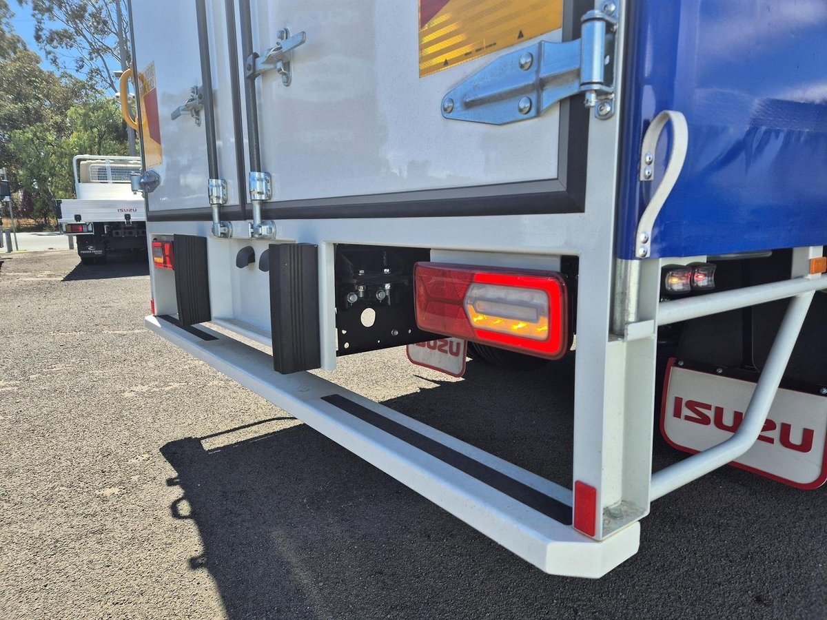 2026 Isuzu Nqr 88-190 Am D42 FREIGHTPACK 8 image 16