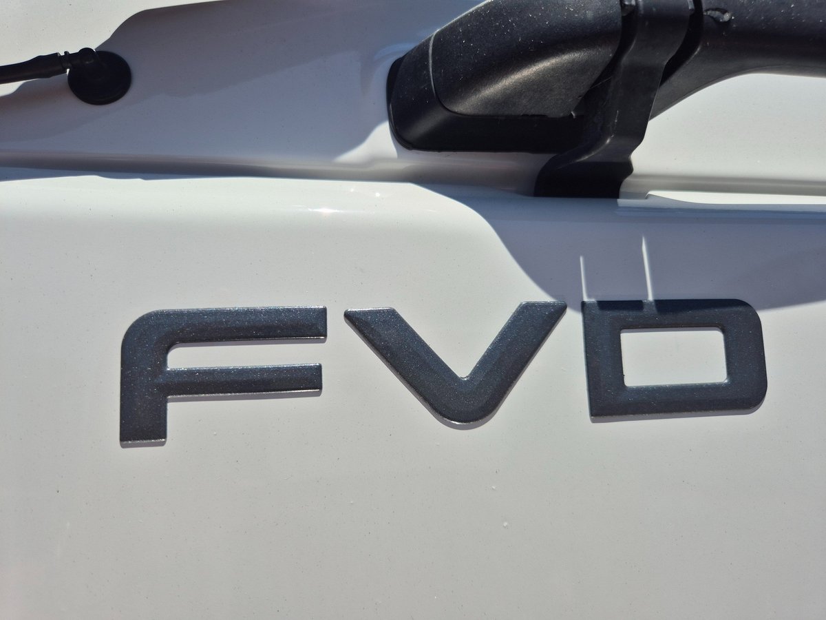 2015 Isuzu Trucks Fvd1000 Auto 50cm3 Van And Lift image 2