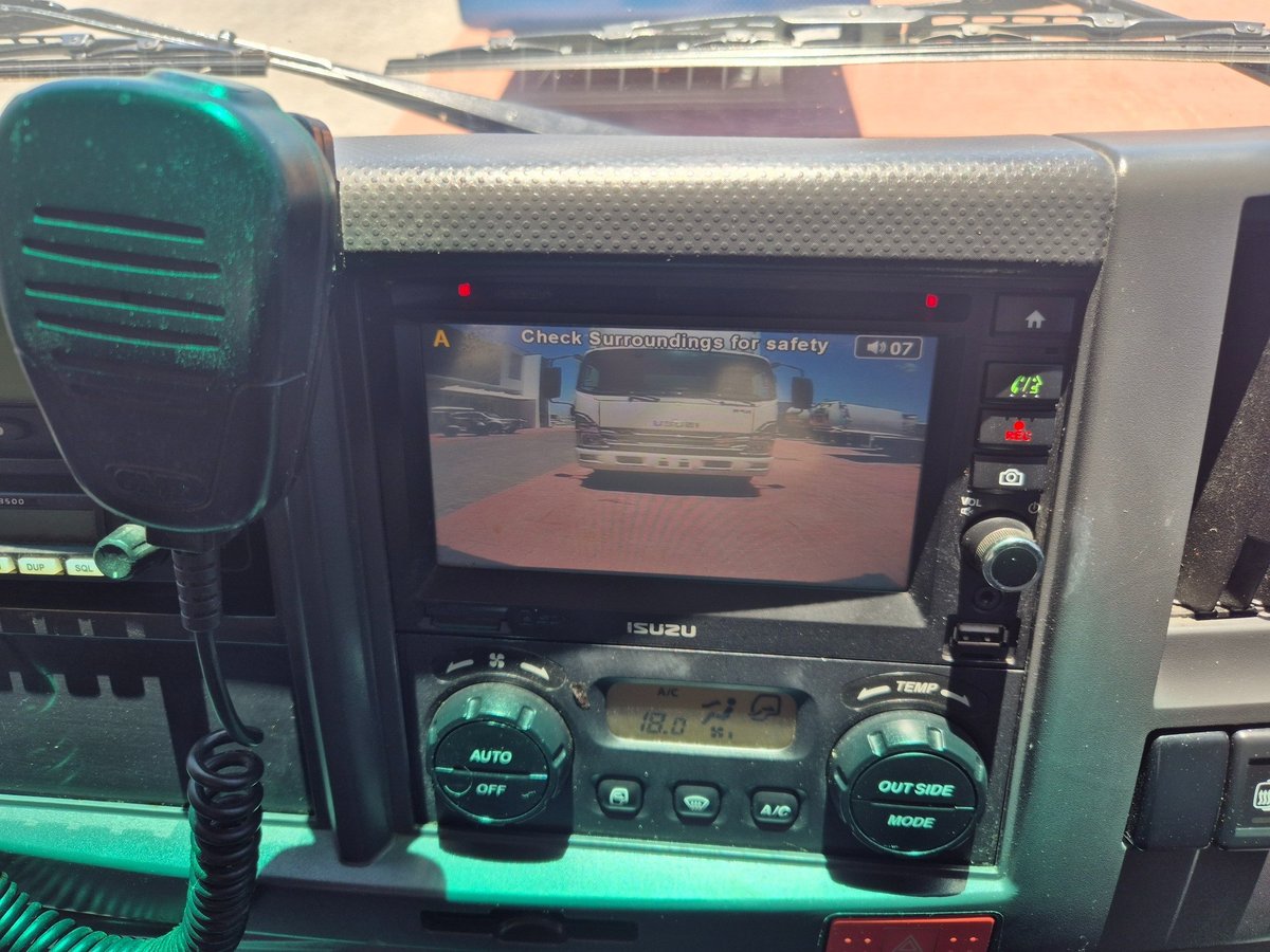 2015 Isuzu Trucks Fvd1000 Auto 50cm3 Van And Lift image 7