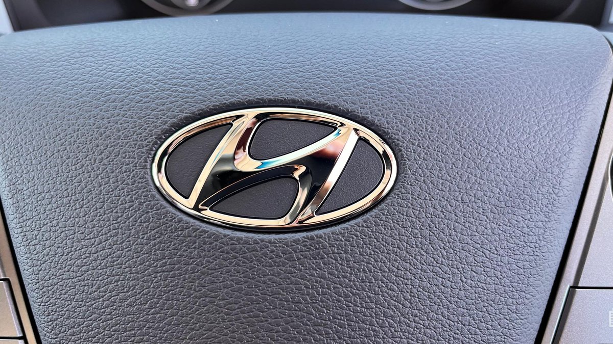 2025 Hyundai Ex4 Ex4/6 Supercab image 18