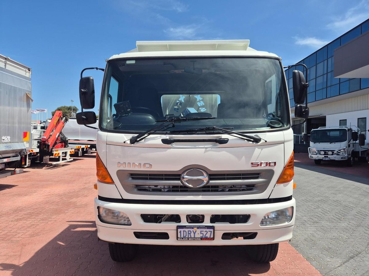 2009 Hino Gt 1322-500 Series 4X4 Tray And Crane image 10