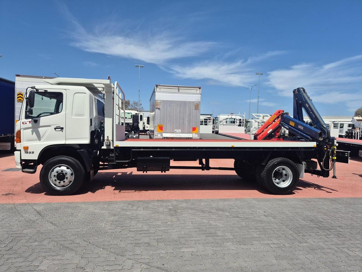 2009 Hino Gt 1322-500 Series 4X4 Tray And Crane image 16