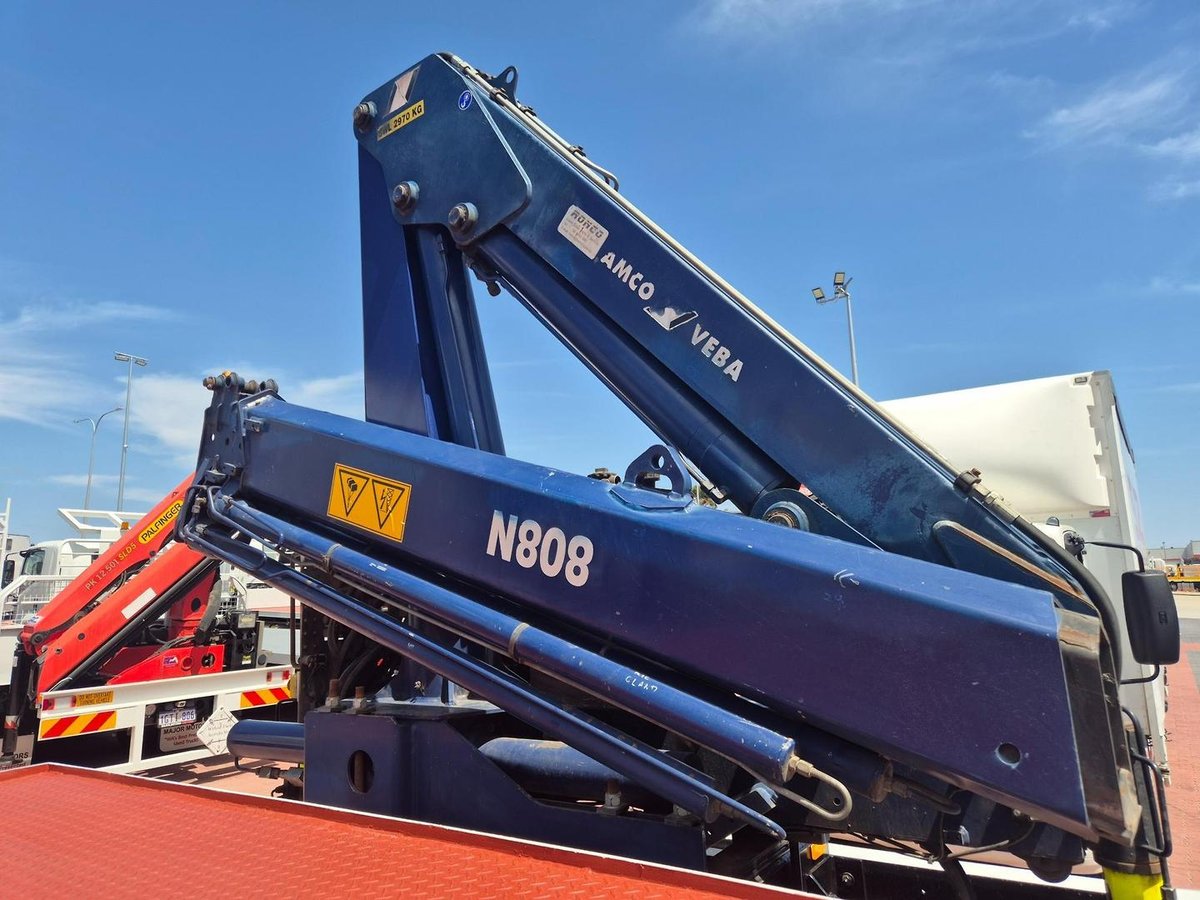 2009 Hino Gt 1322-500 Series 4X4 Tray And Crane image 11