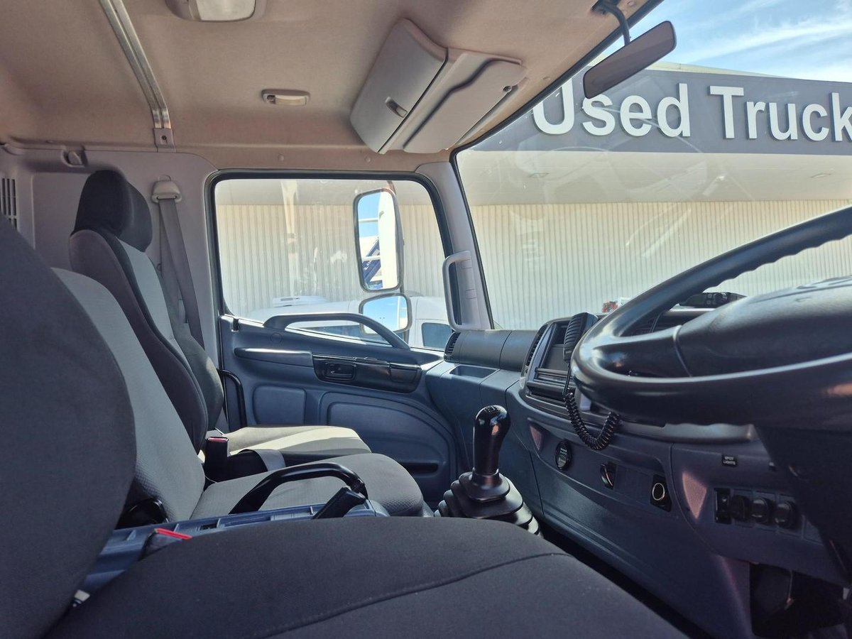 2009 Hino Gt 1322-500 Series 4X4 Tray And Crane image 17