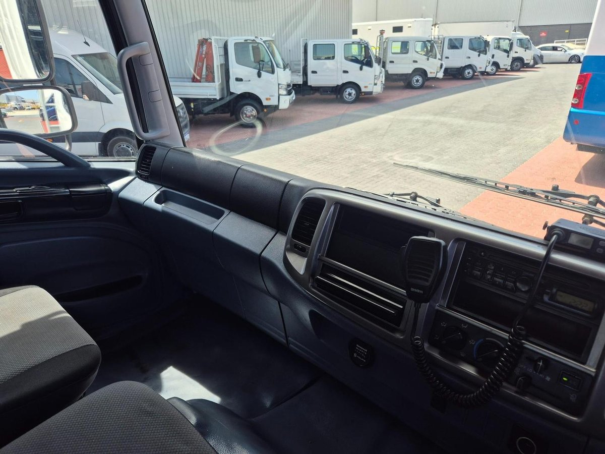 2009 Hino Gt 1322-500 Series 4X4 Tray And Crane image 3