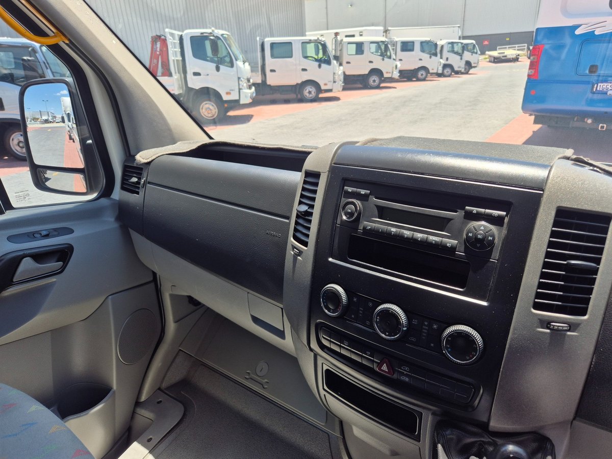 2010 Volkswagen Crafter Lwb High Roof Van image 2